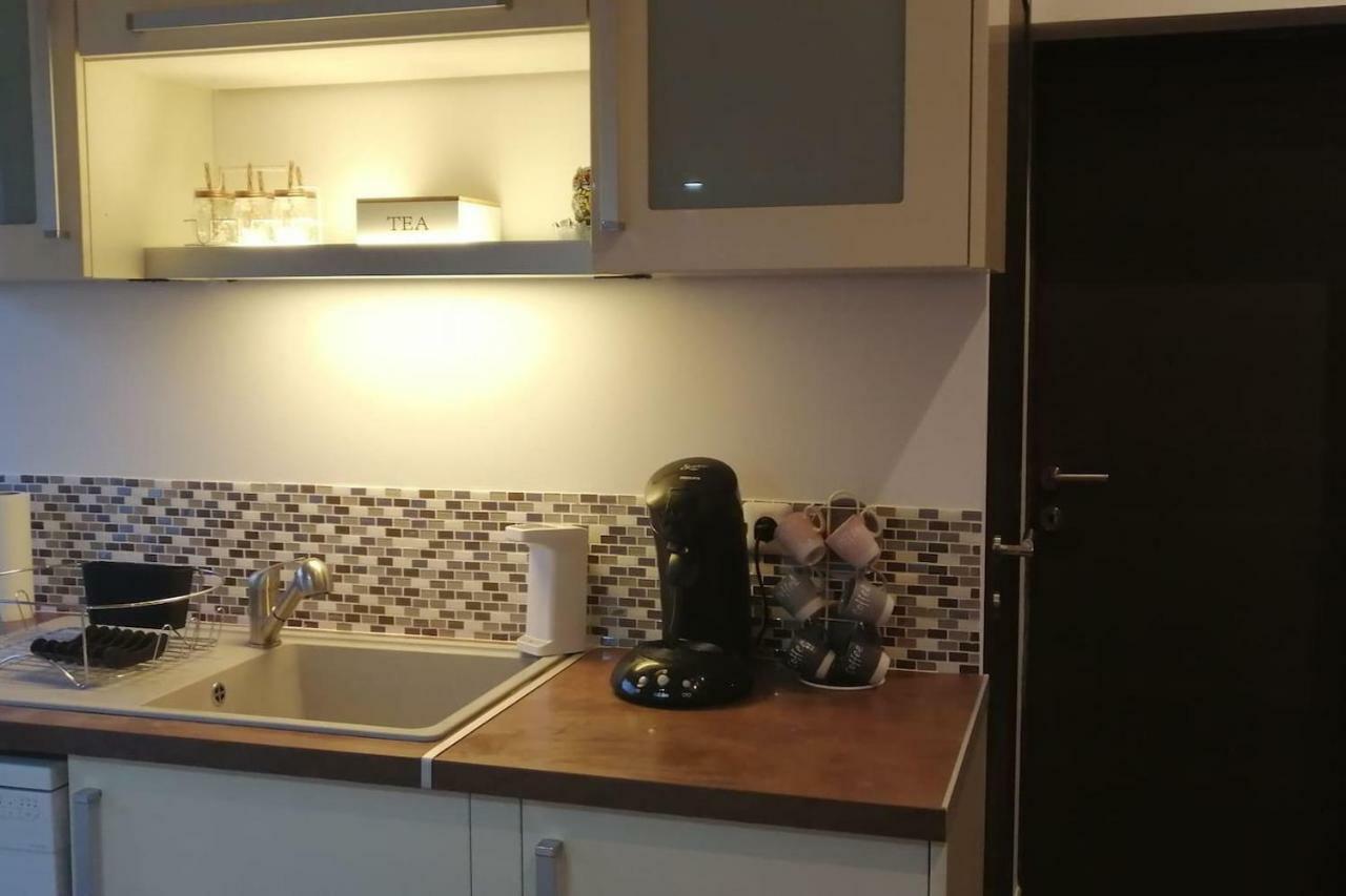 Maison F2, Neuve Au Calme Avec Jardinet La Crau Buitenkant foto